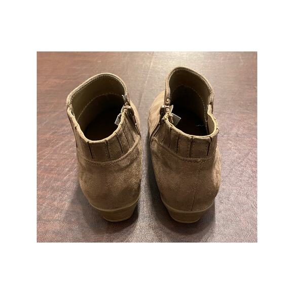 Dominique Nicole Taupe Suede Kathy Ankle Boots Sz 10 Wide Zip Side Western Style - Picture 3 of 8